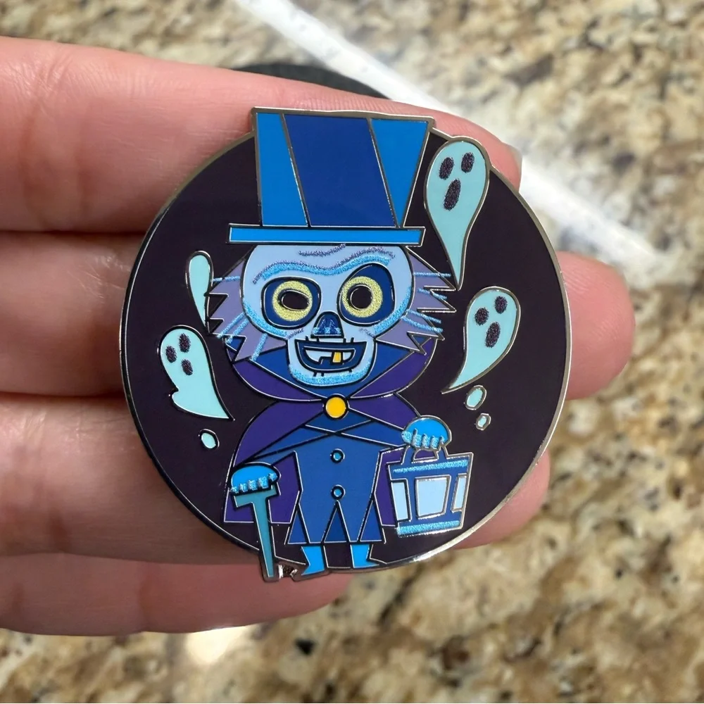 2023 Disney Parks Joey Chou Mystery Box Pin Haunted Mansion Hatbox Ghost - Picture 3 of 4